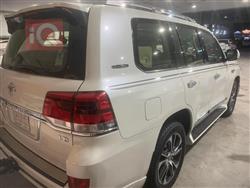 تۆیۆتا لاند کروزەر